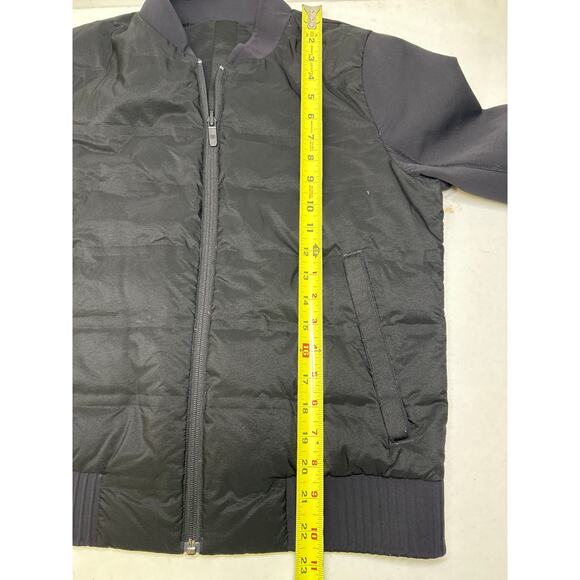 Lululemon Non-Stop Bomber Reversible Jacket in Black. Size 6. - Picture 9 of 12